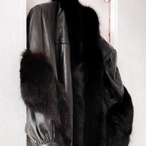 Rocco D’ Amelio Leather Coat With Fox Fur
XXL
Rome / New York Made